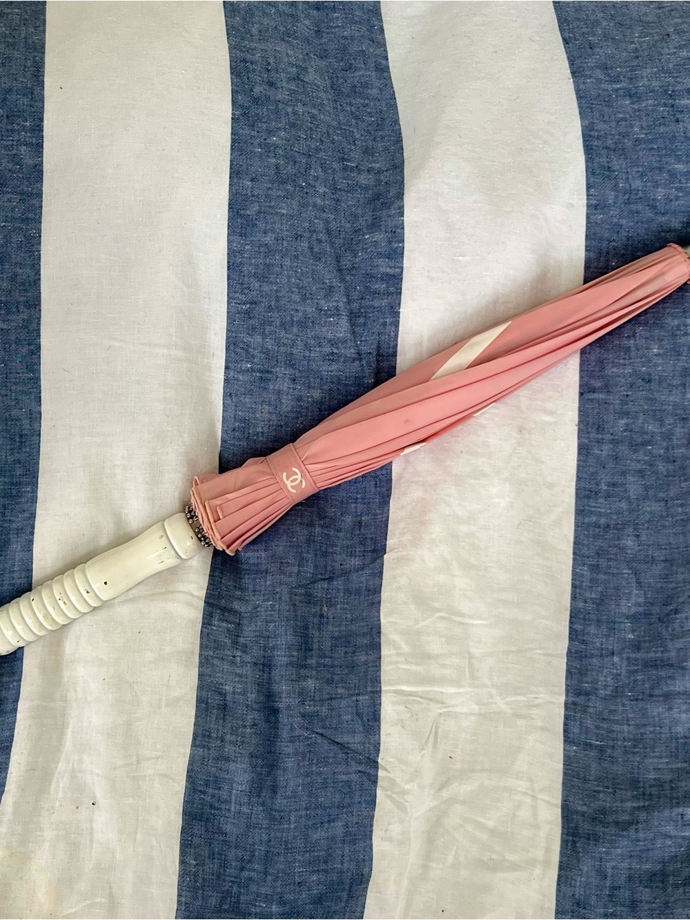 CHANEL Pink Logo Petite Umbrella - Picture 4 of 8